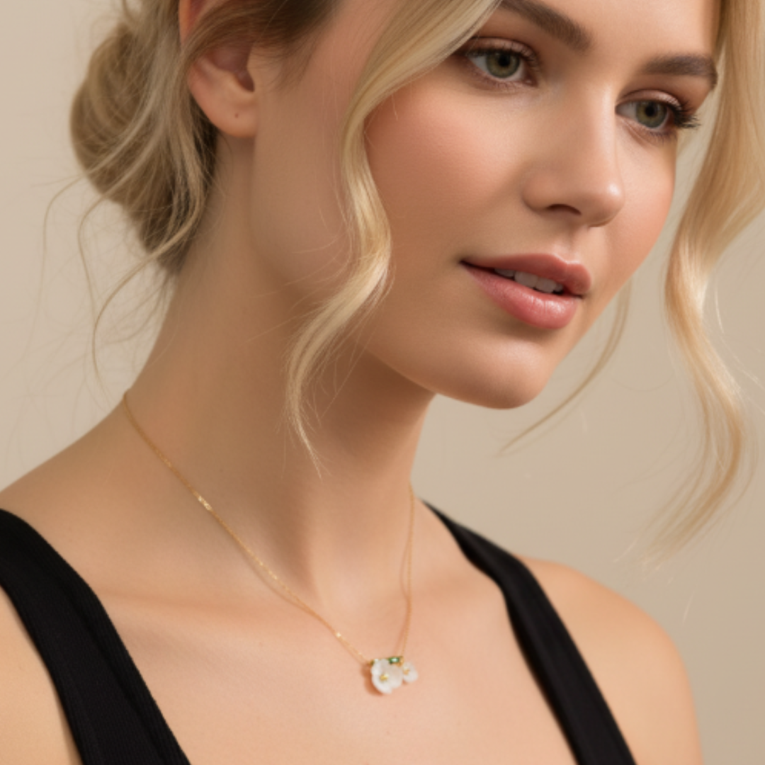 Blanc Bloom Necklace