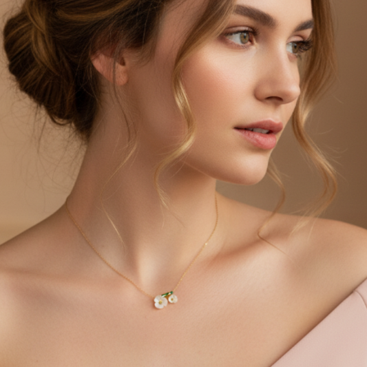 Blanc Bloom Necklace
