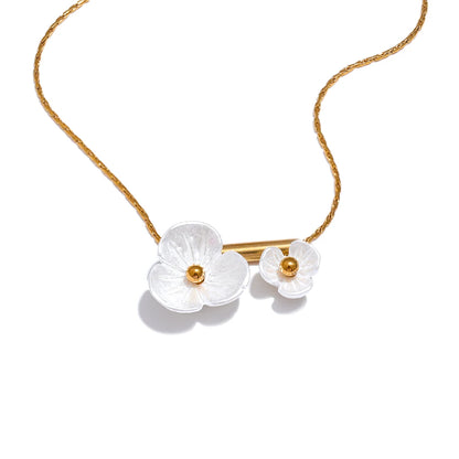 Blanc Bloom Necklace