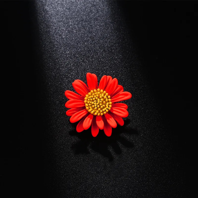 Dainty Daisy Brooch