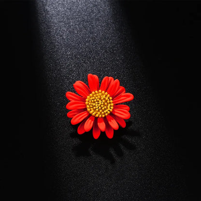 Dainty Daisy Brooch