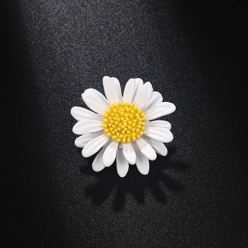 Dainty Daisy Brooch