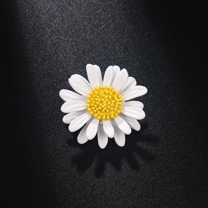 Dainty Daisy Brooch