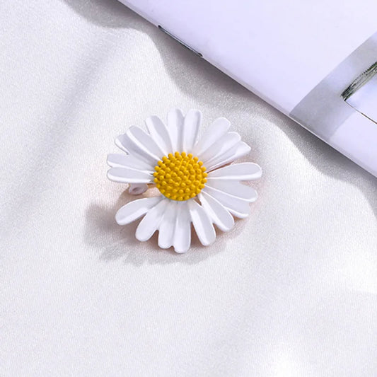Dainty Daisy Brooch