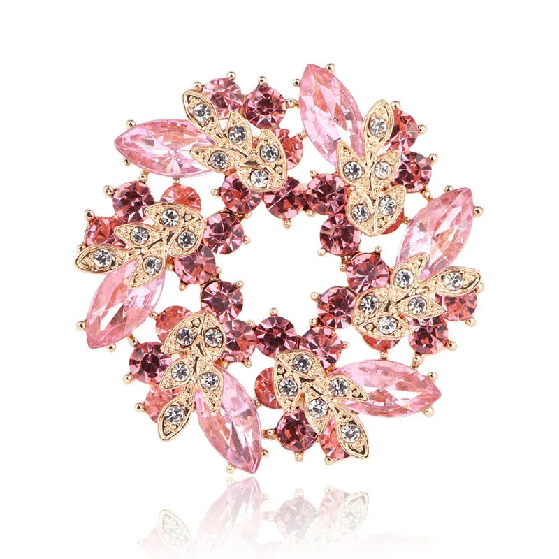 Wren Christmas Wreath Brooch