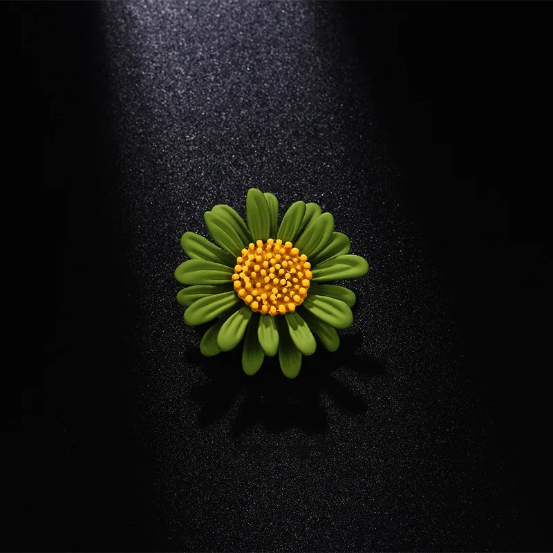 Dainty Daisy Brooch