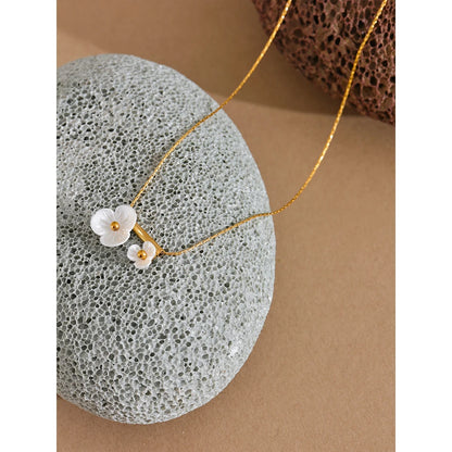 Blanc Bloom Necklace