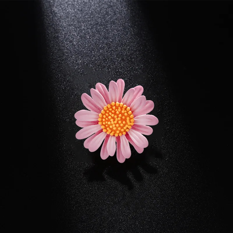 Dainty Daisy Brooch