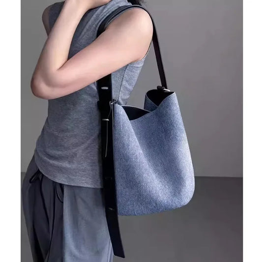 Vena Bucket Bag