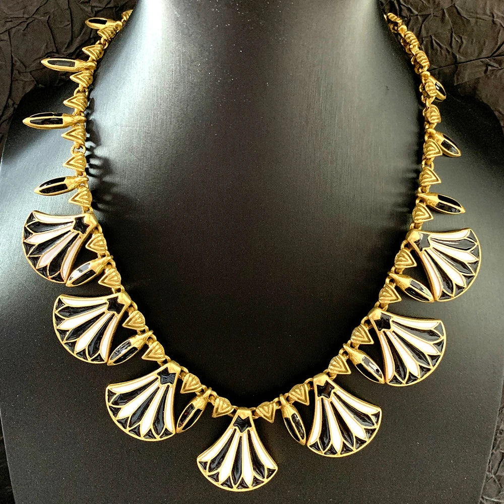 Aurora Fan Collar